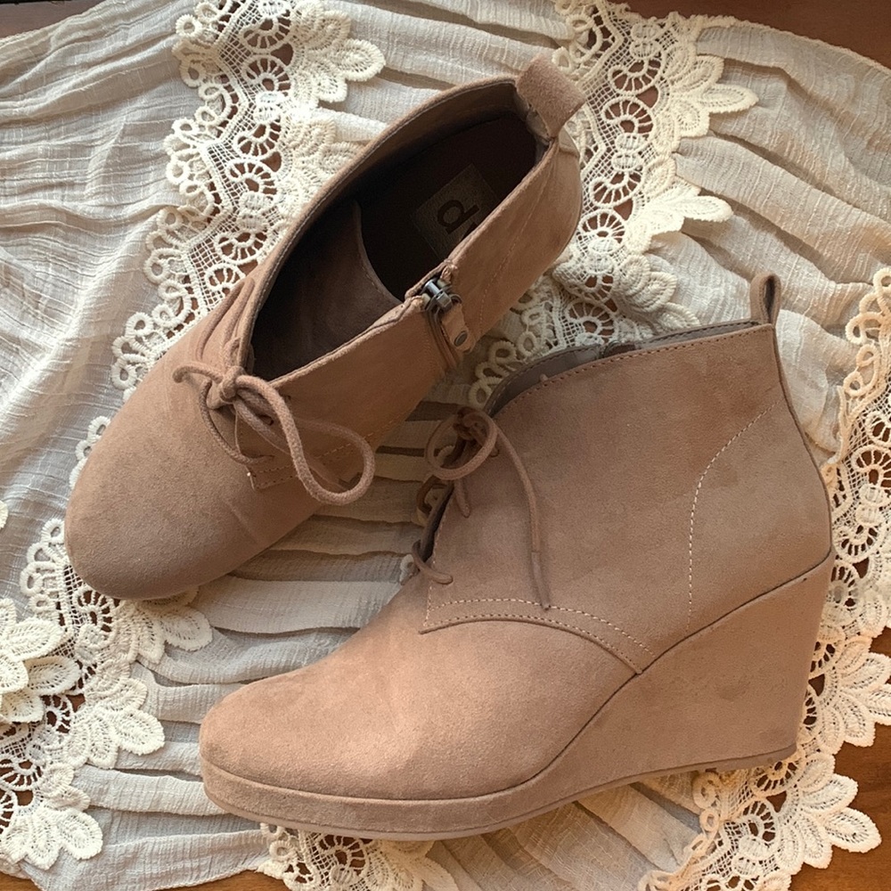 dv taupe ankle boots